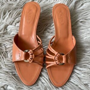 Tod’s Vintage Salmon Leather Brigitte 45mm Strappy Ring Slide Kitten Heel Mule 7